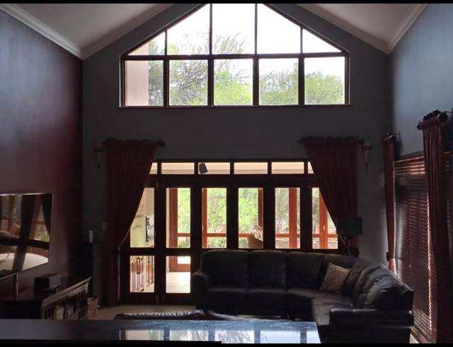 5 BEDROOM HOUSE FOR SALE IN ROODEPLAAT DAM